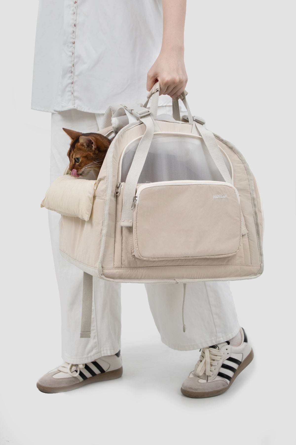 Toast Series Pet Carrier – Comfortable interior padding